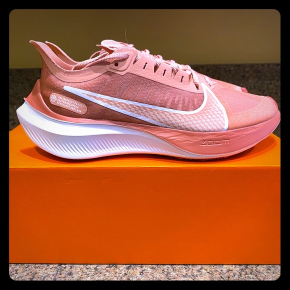 nike zoom gravity rose